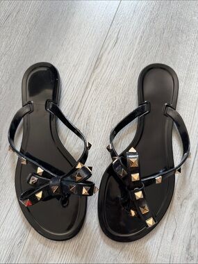 Studded flip flops size 8 unbranded